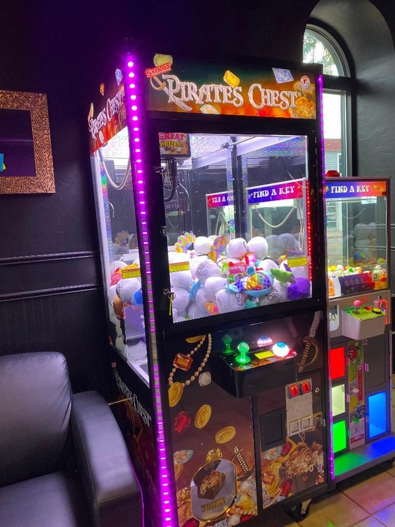 Crane Game Pirates Chest For Bars Or Restaurants Or Home Fun