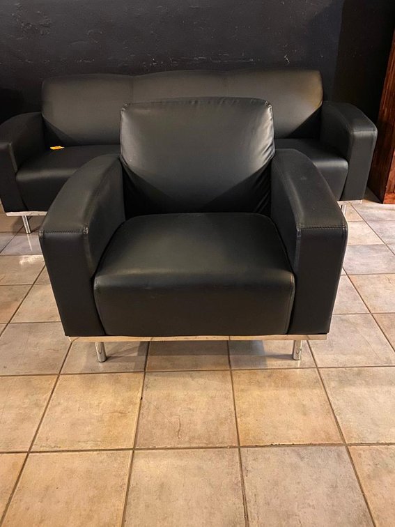Commercial Grade Chair Perfect Condition Like New Part Of Set