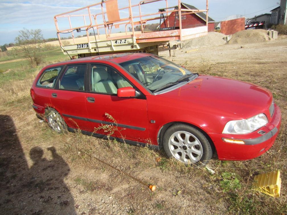 2002 Volvo V40 Wagon  (VIN: YVIVW29542F861884)