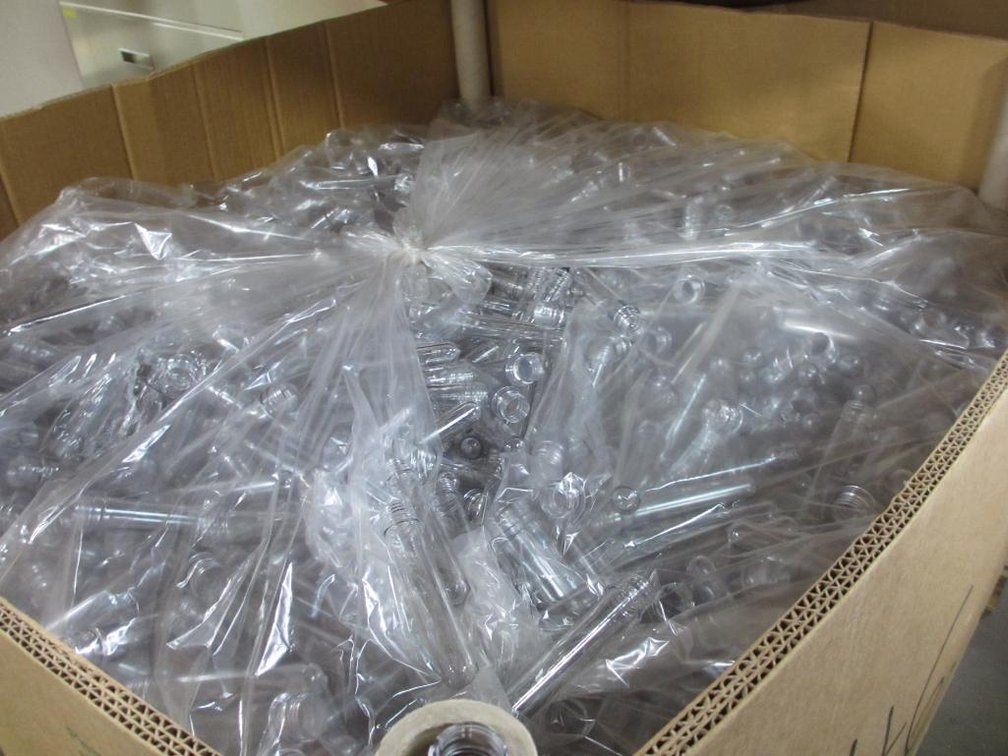 Pallet of Plastic Threaded Tubes (H)