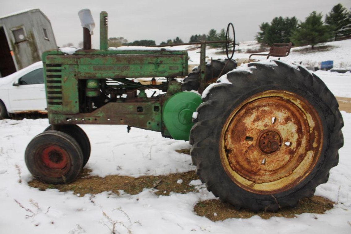 JOHN DEERE A TRACTOR