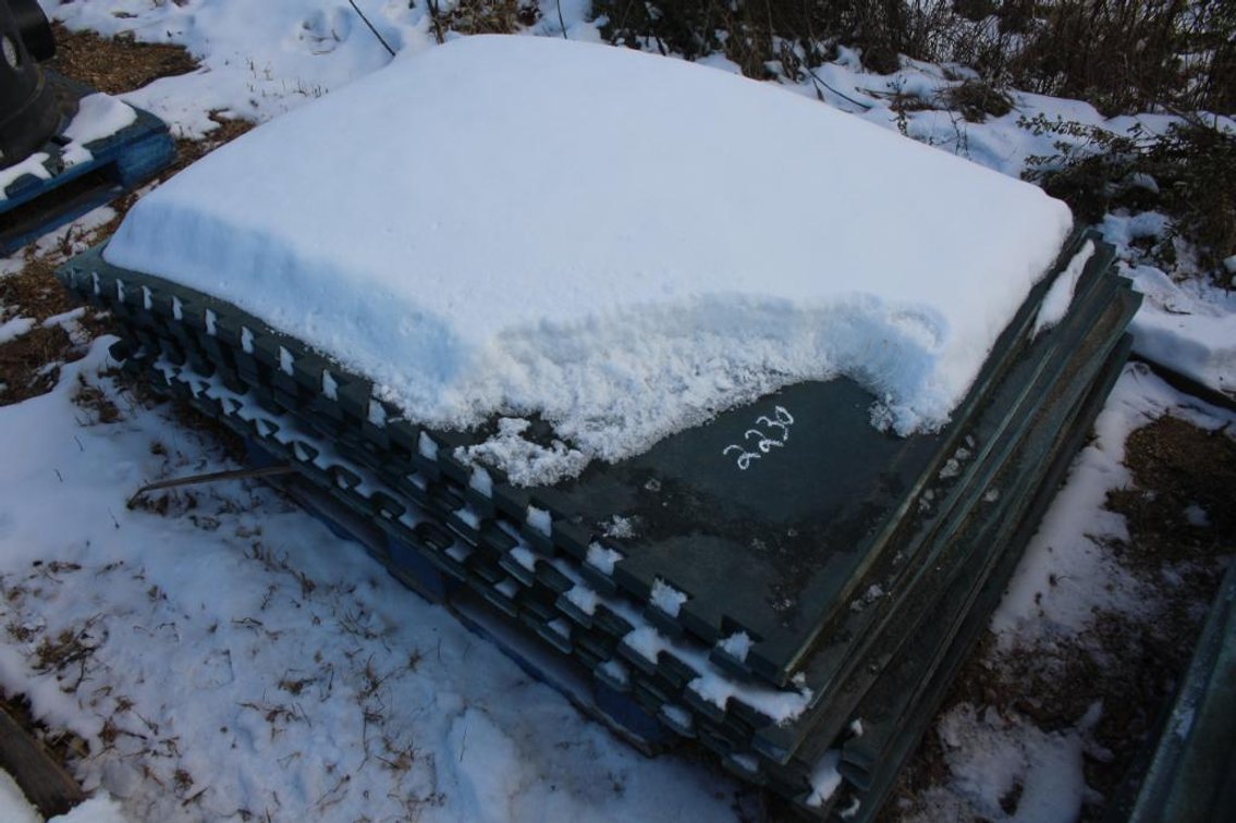 (10) INTERLOCKING 1" THICK AIR BED MATTS