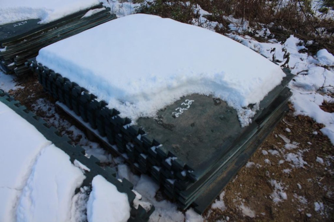 (11) INTERLOCKING 1" THICK AIR BED MATTS