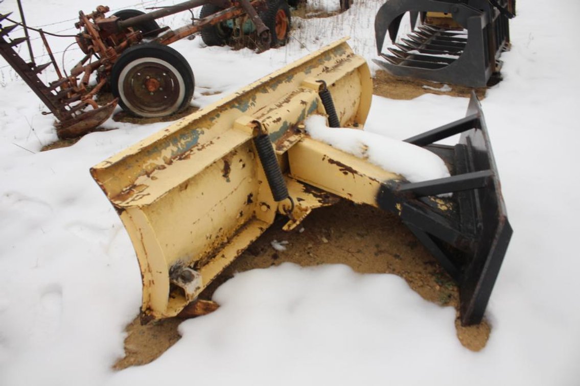 SKID STEER MOUNT 6.5 FT SNOW PLOW WITH MANUAL ANGLE