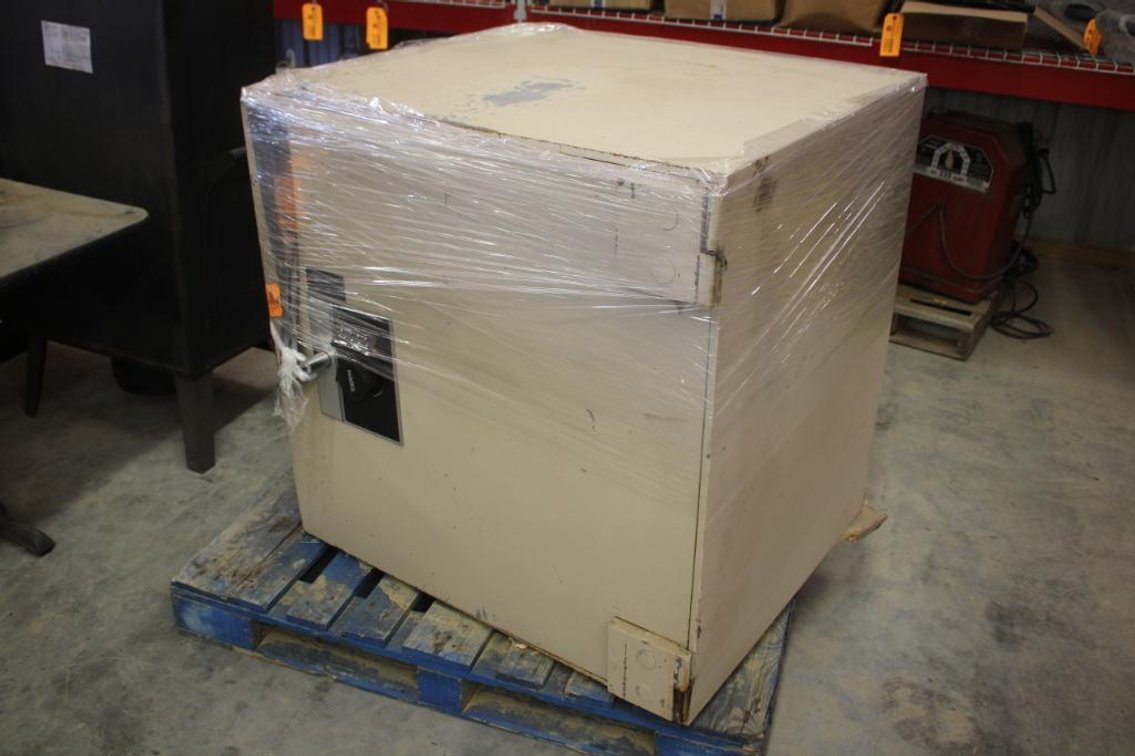 LARGE HEAVY DUTY SAFE WITH TOUCH PAD COMBINATION