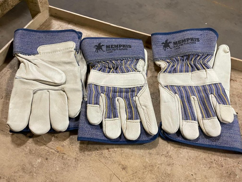 (3) Pair of Memphis Mustang Soft Leather Gloves (PR10)