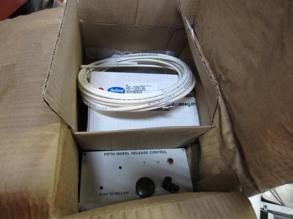 Holland SAE 5th Wheel Release Control (PR5)
