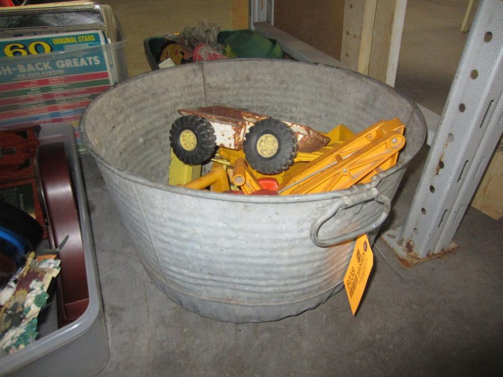 Steel Tub of Plastic Toys and Metal Toy Parts (T16)