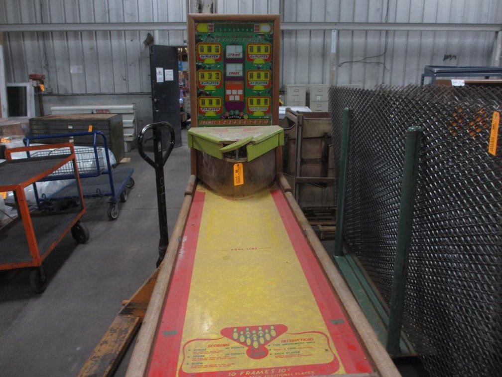 Vintage Bowling Game (F)