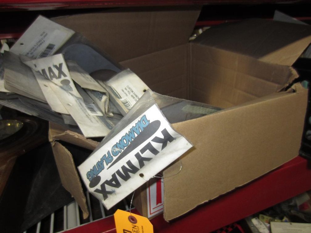 (1) Box of Diamond Dash Plates and Reflectors (T15)