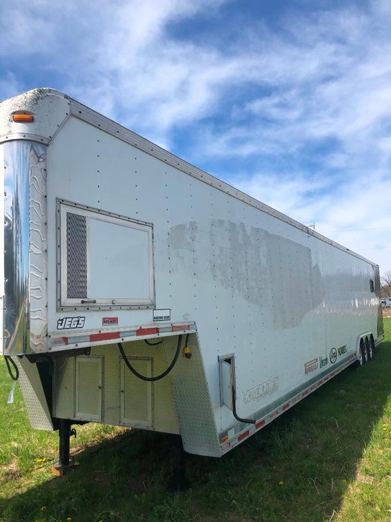 2002 Eliminator Captain 40' Enclosed Trailer with Living Quarters, VIN: 4X4TSE9392N031202