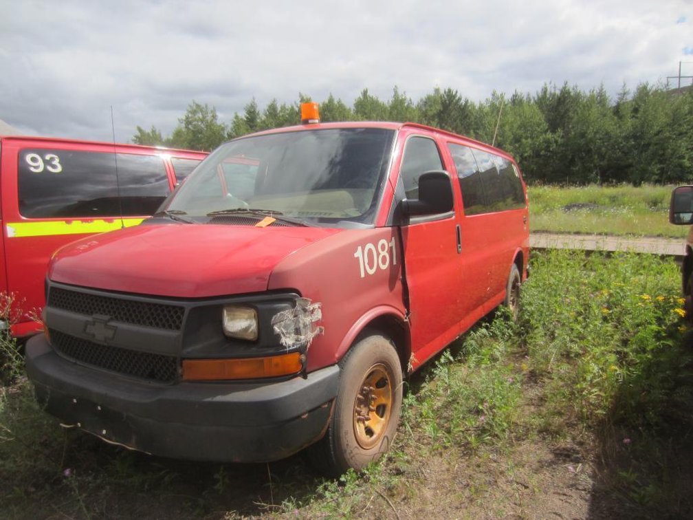 2011 GM 12 Passenger Van, Gas, VIN 1GAZGXFG3B1157415- Does Not Run
