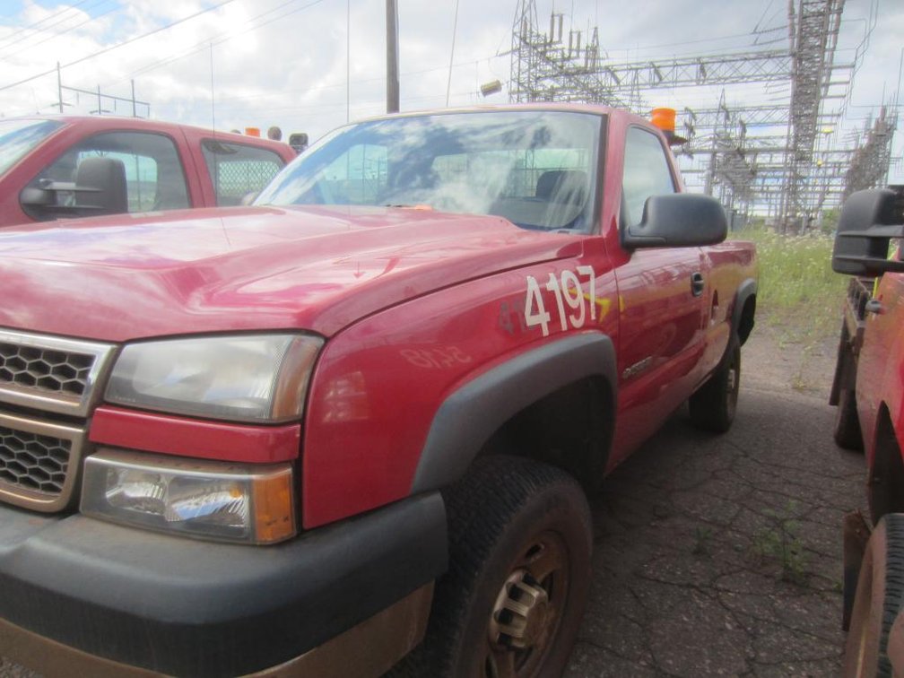 2005 GM 2500HD 2x4 Reg Cab Gas Truck, VIN 1GCHC24UX5E293404-Runs, Drives