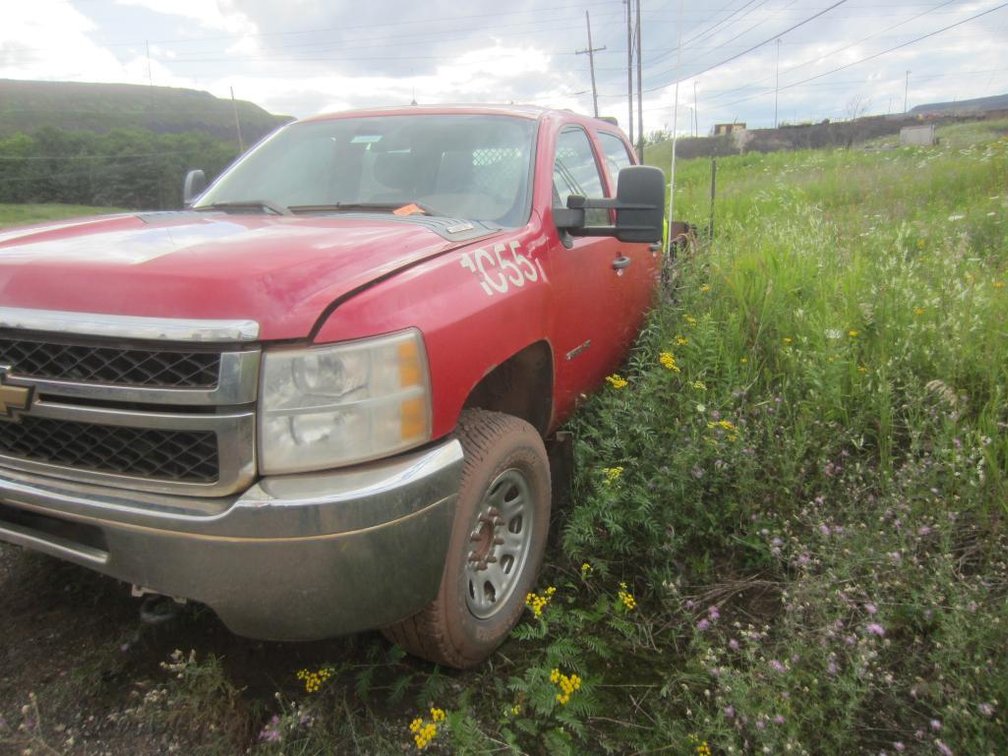 2011 GM 3500HD 2x4 Crew Cab, gas VIN 1GB4CZCG3BF227645-Does Not Run- Missing Parts