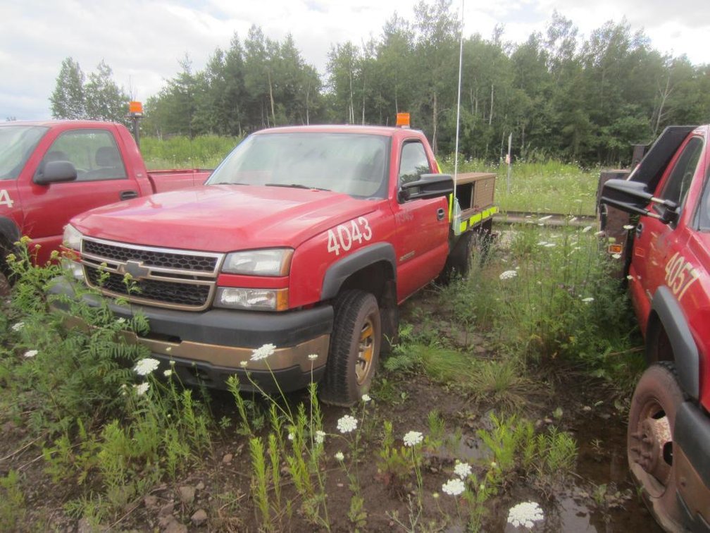 2006 GM 3500HD, 2x4, Reg Cab, Gas, VIN 1GBHK24U37E149025-Not running