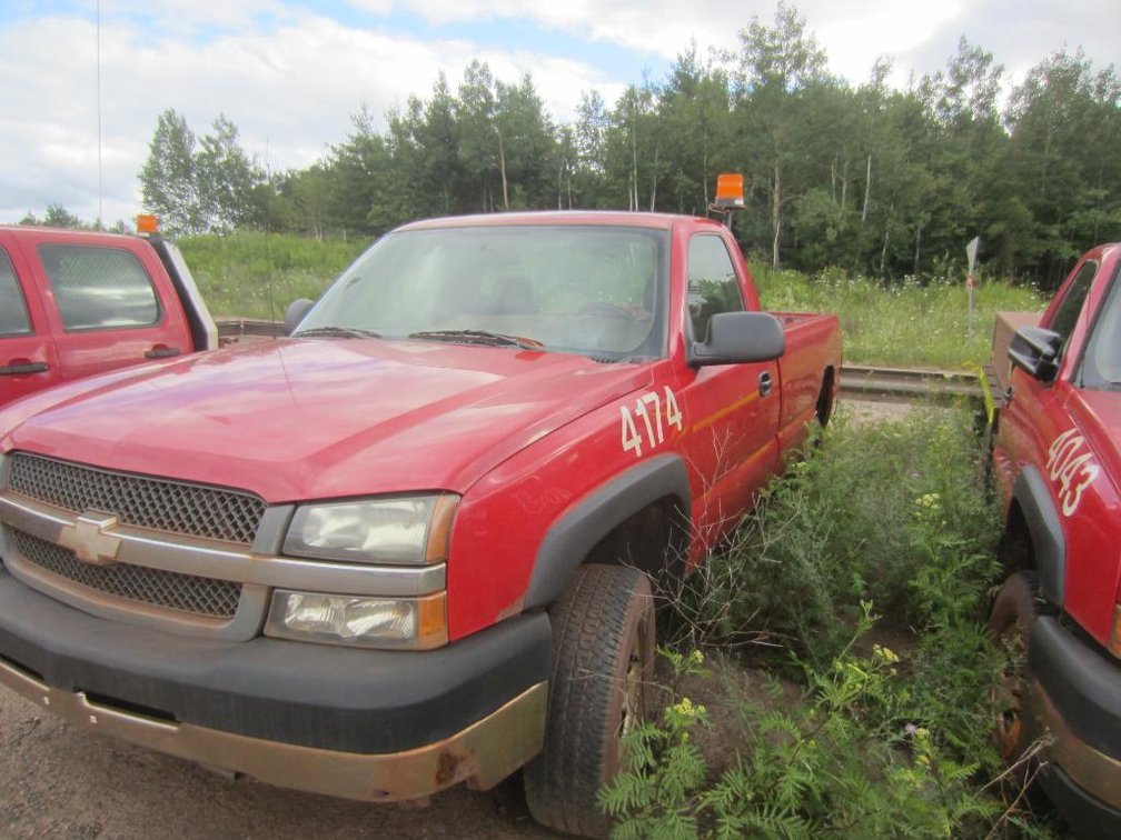 2004 CHEV 2500 2WD REG CAB   2x4, Reg Cab, Gas, VIN 1GCHC24U04E380839-Runs-bad brake line