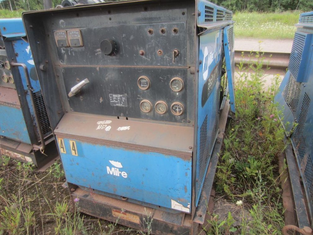 Miller Diesel Powered Big Blue 600D Welding Generator- Needs Work