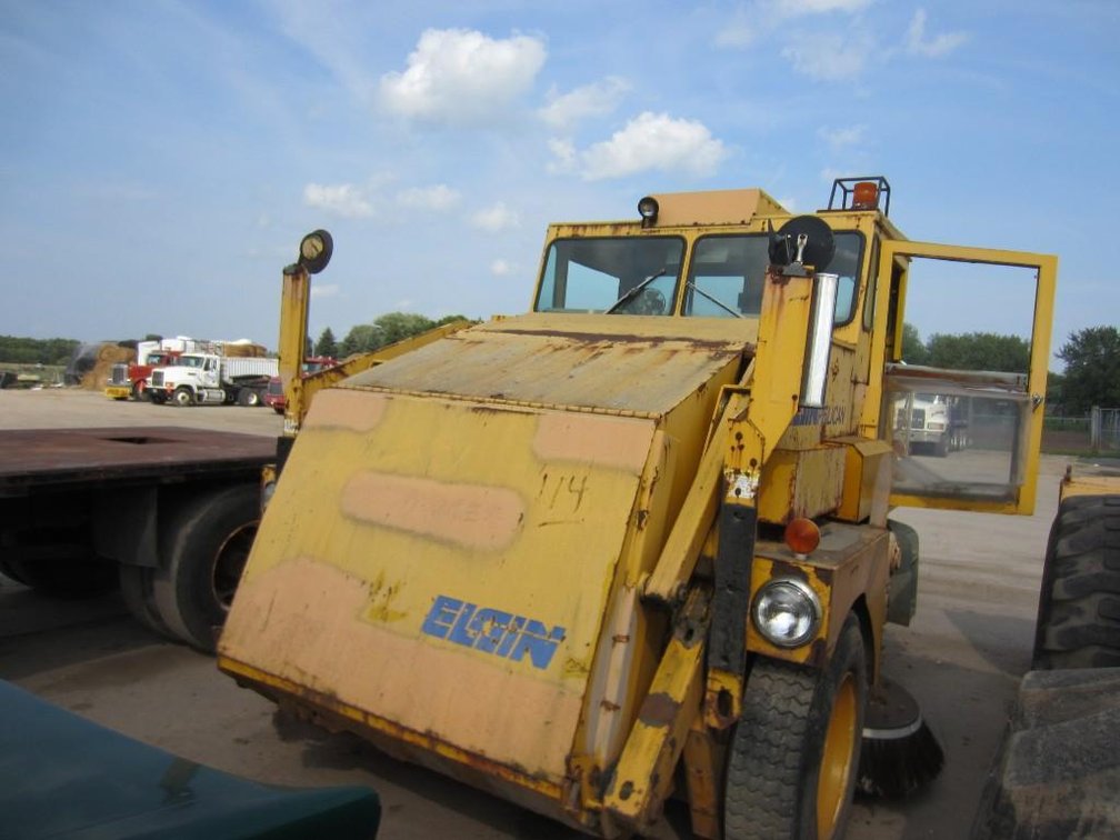 Elgin Pelican Street Sweeper (Kaukauna, WI)