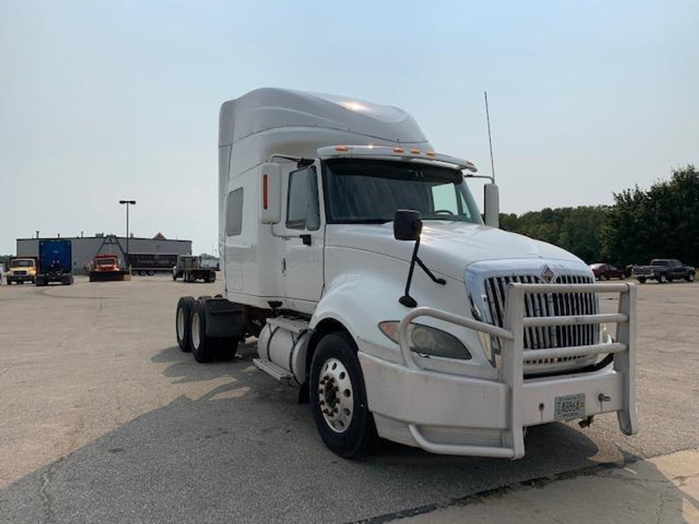2008 International ProStar, VIN: 2HSCUAPR38C539834 Cummins ISX 435HP, Ultrashift 10 speed automatic73” Single Bunk Sleeper 226” Wheelbase 12000 Front Axle, 40000 Rear Axle 695,624 Miles (Appleton, WI)