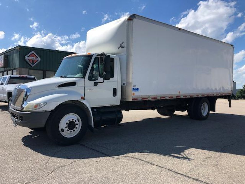 2006 International 4300 Van, VIN: 1HTMMAAM06H181658DT466 225HP6 Speed Manual 24’ Van, Rail Lift Gate Hydraulic Brake 25500 GVW non CDL, 8000 Front Axle, 17500 Rear Axle 309554 Miles (Green Bay, WI)