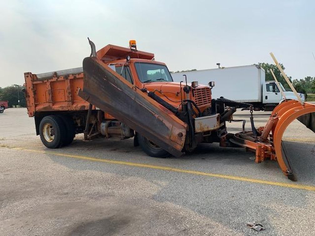 1999 International 490042782 Miles, VIN: 1HTSDADR9XH634966DT530 275 HP, Allison MD3060P Automatic 18,000lb Front Axle 23,500 Rear Axle Air Brake 11’ Plow, 10’ Conveyor Body, 8’ Wing 152” Wheelbase, 39,000lb GVW 6.14RE