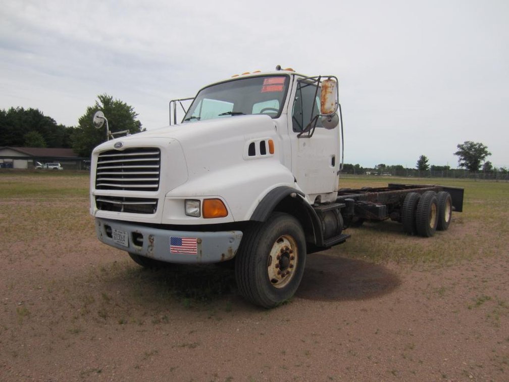 1998 Ford Tandem Axle Cab and Chassis with Tag Axle, VIN: 1FDZS96M6WVA33530, Drivers Side Fuel Tank Leaks (Nitke Yard-Mosinee, Wi)