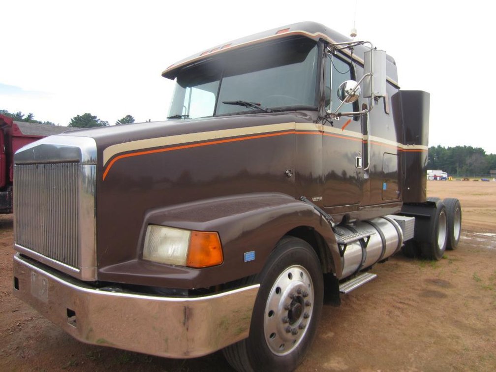 1988 Volvo Big Cam IV Sleeper Semi Tractor, VIN: 4V1WDBSG3JN607991 (Mosinee, Wi)