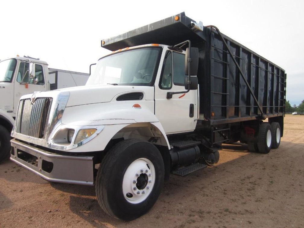 2002 International 7400 6x4 Tandem Axle Dump Truck-NON RUNNER, Bonded title, VIN: 1HTWGAAT72J05625, (Mosinee, Wi)