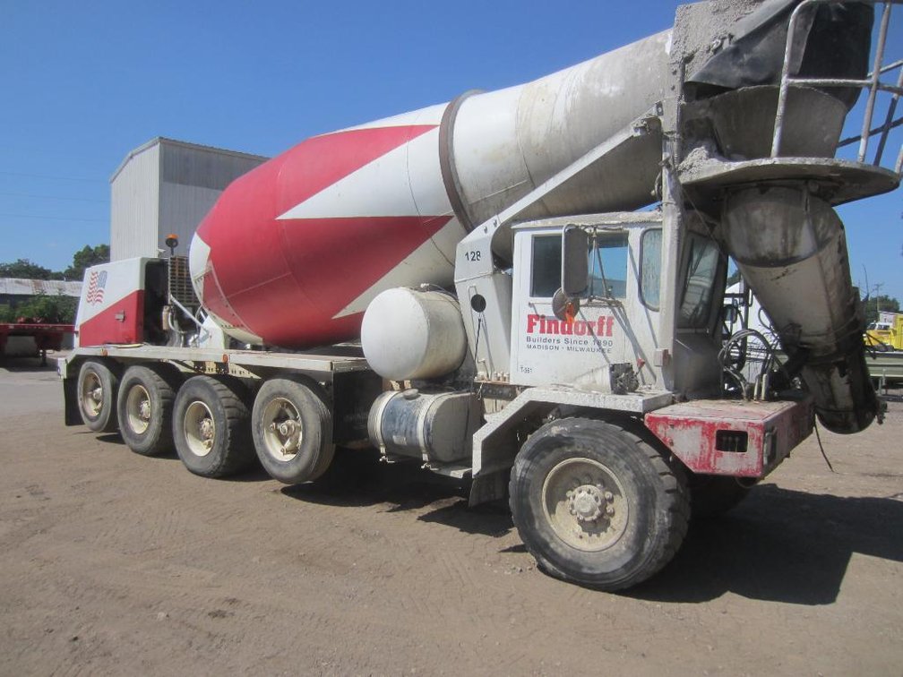 Oshkosh S-2546, Quad Axle Cement Truck, VIN: 1OT3R2LP7L1040576 (Madison, WI)