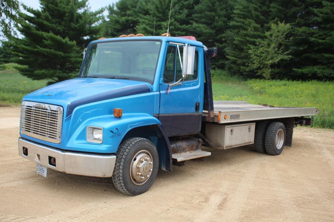 1997 FRIEGHTLINER FL50 DIESEL TOW TRUCK WITH CENTURY 20 FT FLAT BED (Downing, WI)