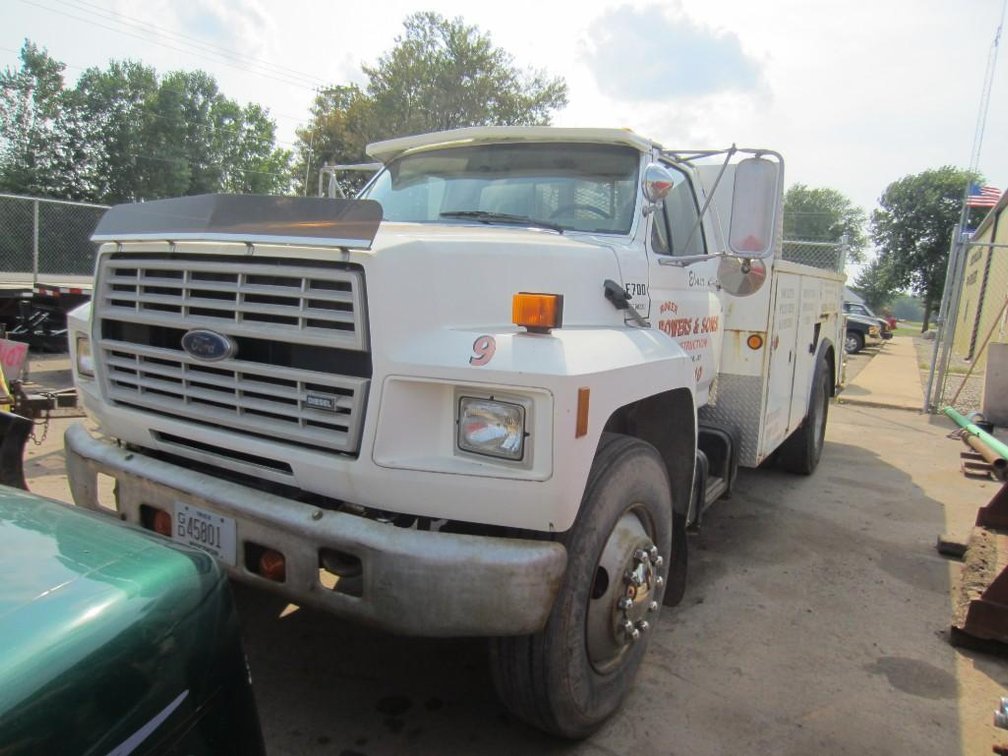 1990 Ford Truck Cab Chassis Service Truck with Crane - VIN 1FDXK74P8LVA18726 (Kaukauna, WI)