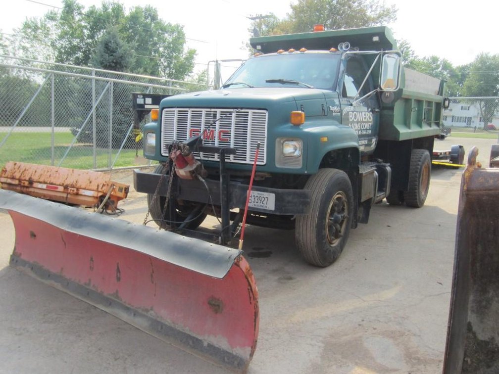 1992 GMC Topkick Truck with Plow and Salter - VIN 1GDP7H1J9NJ520954 (Kaukauna, WI)