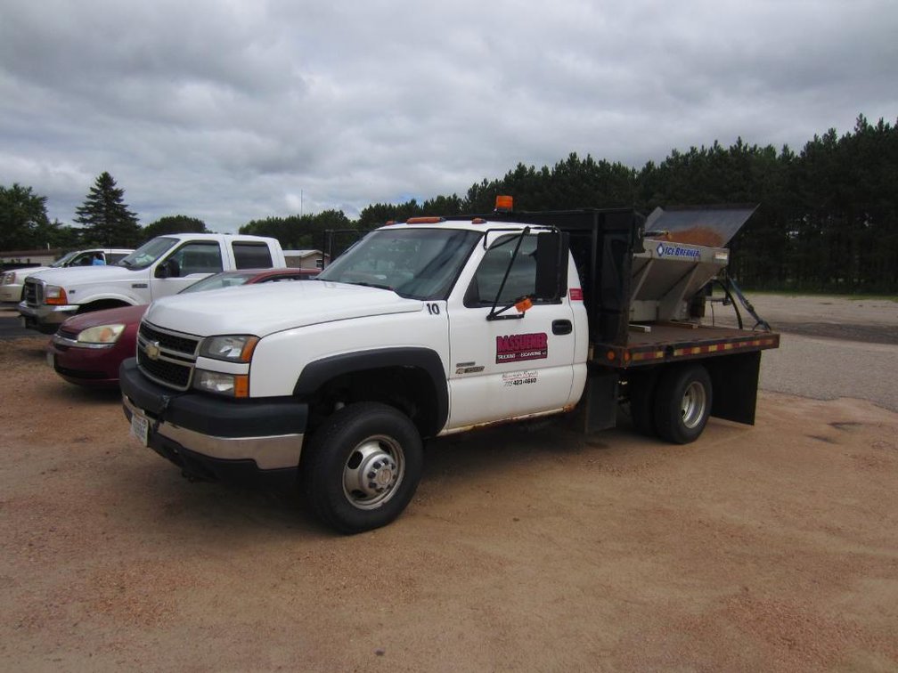 2006 Chevy 3500 Duramax Standard Cab Flatbed Truck w/ 8' Plow, Vin: 1GBJK34D46E237023 (Nekoosa, Wi)