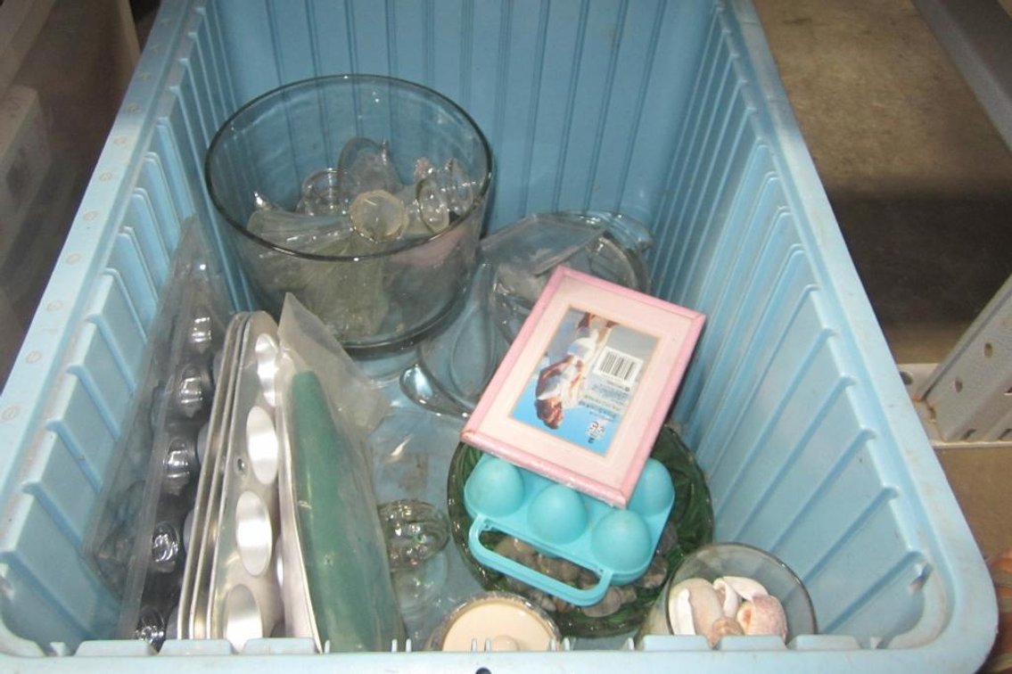 Tote of Glassware and Baking Pans (T5)