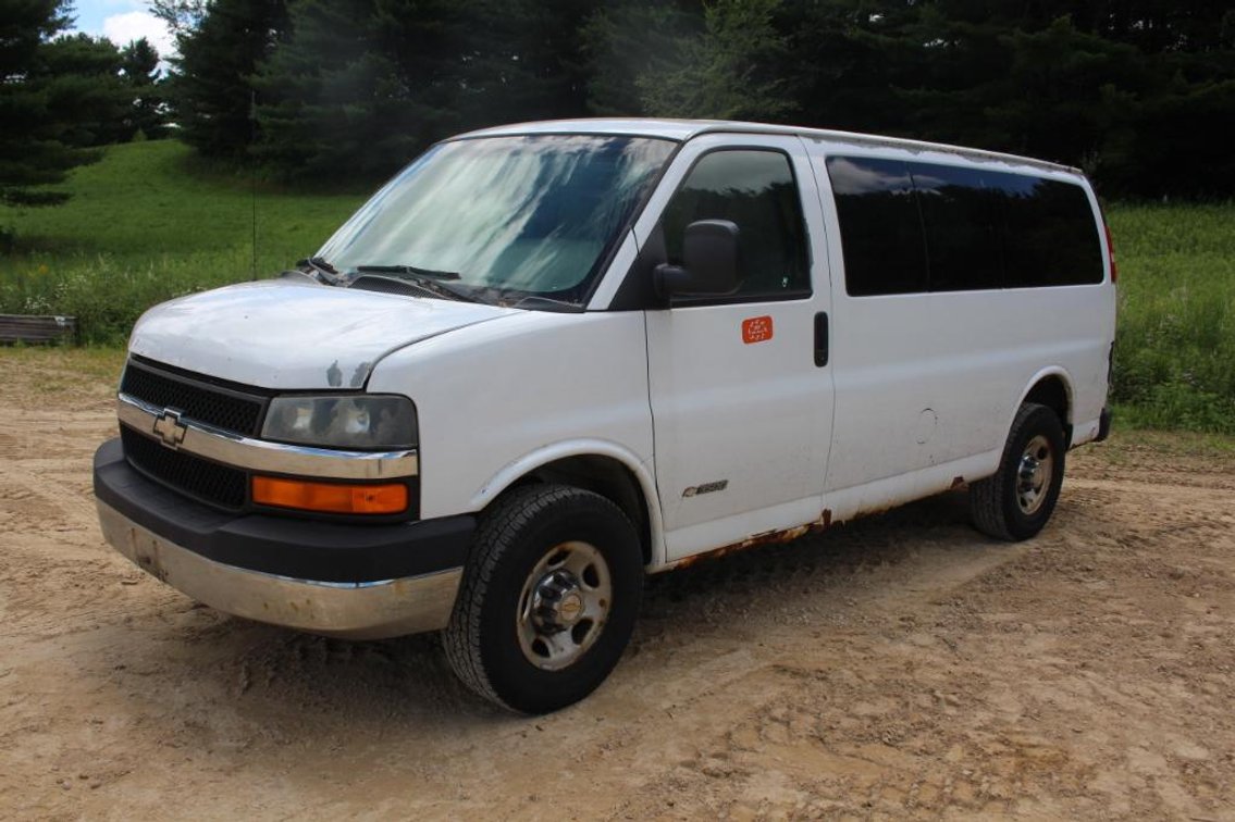 2004 CHEVROLET G3500 VAN VIN# 1GAHG35U241130785