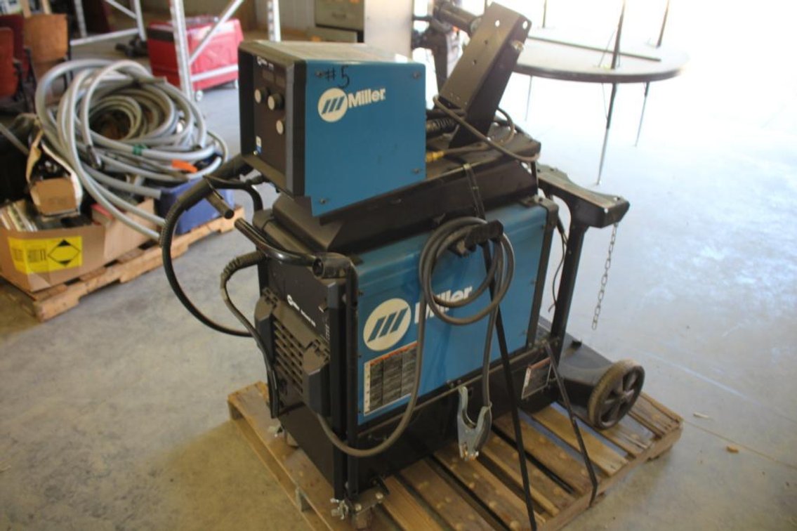 MILLER DELTAWELD 350 WIRE FEED WELDER WITH GUN 