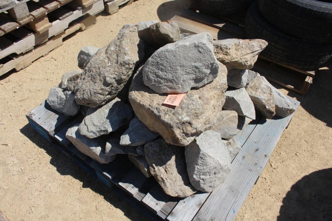 LOT OF GARDEN DECORATIVE STONES WITH A FEW CEMENT PIECES