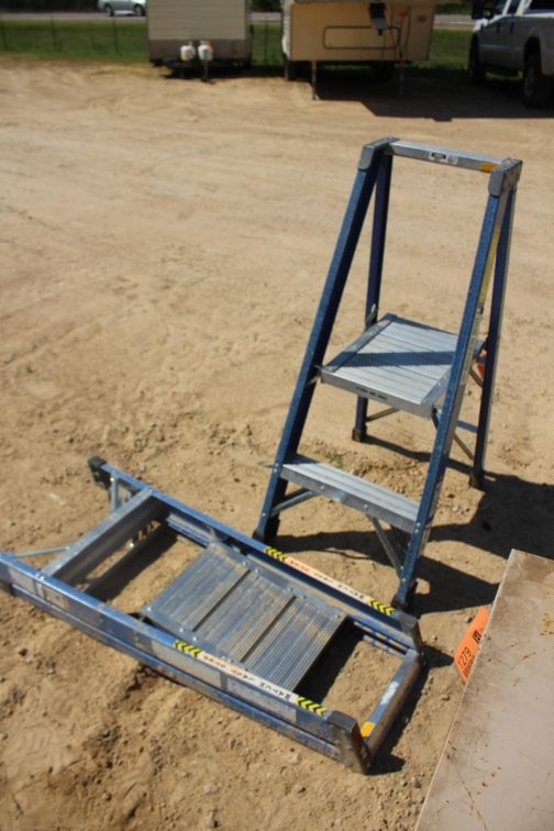 (2) FIBERGLASS CERTIFIED 2 FT STEP LADDER