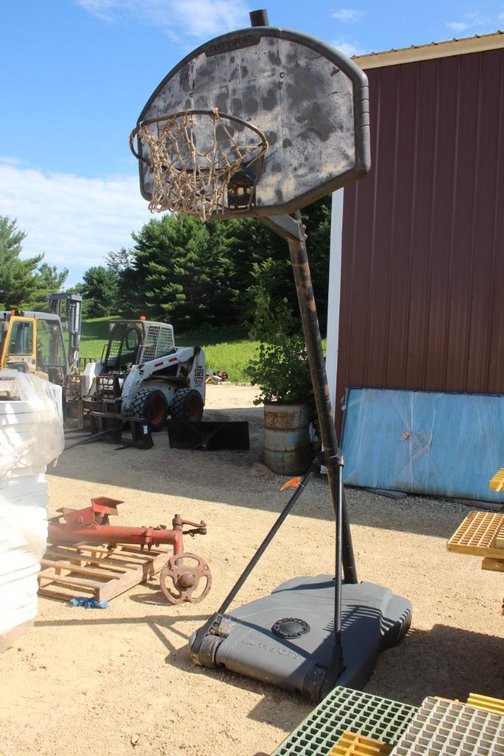 HUFFY SPORTS BASKETBALL HOOP ON STAND