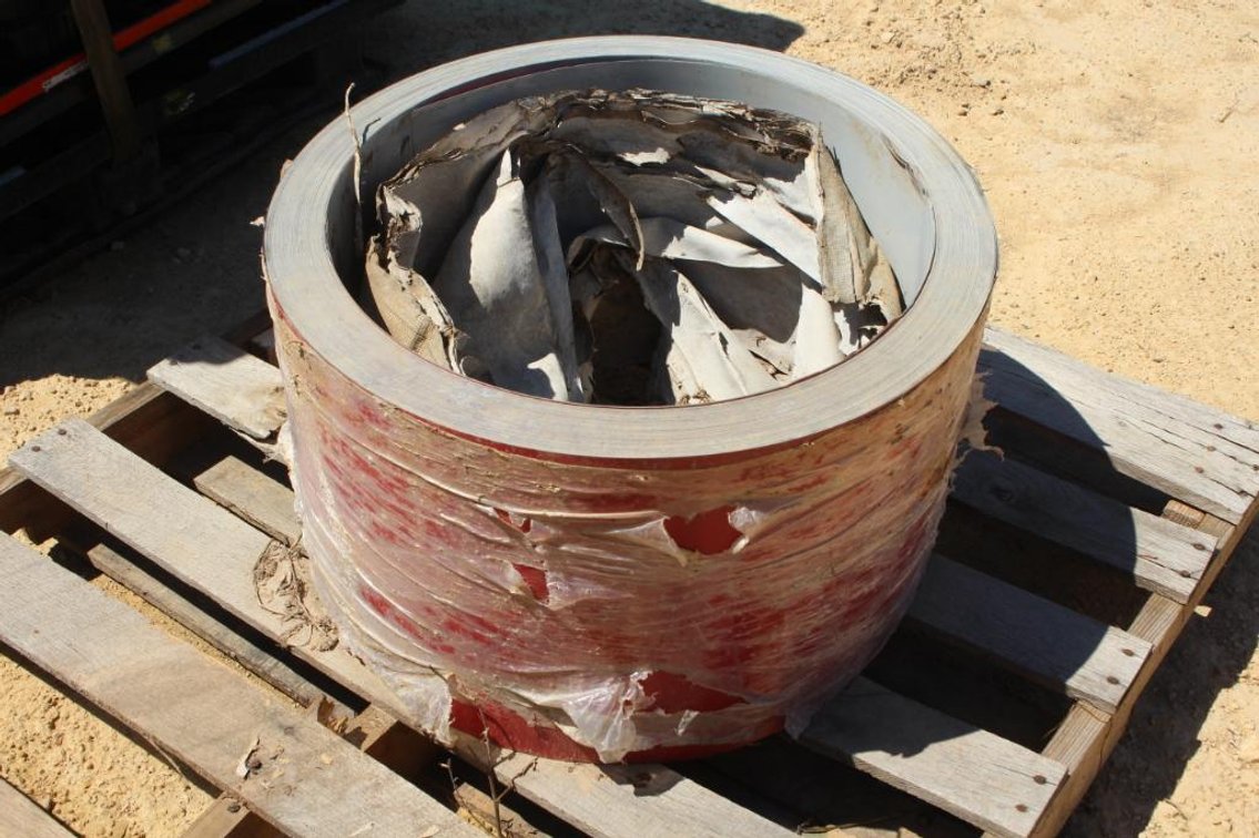 COIL OF METAL SEAMLESS SIDING