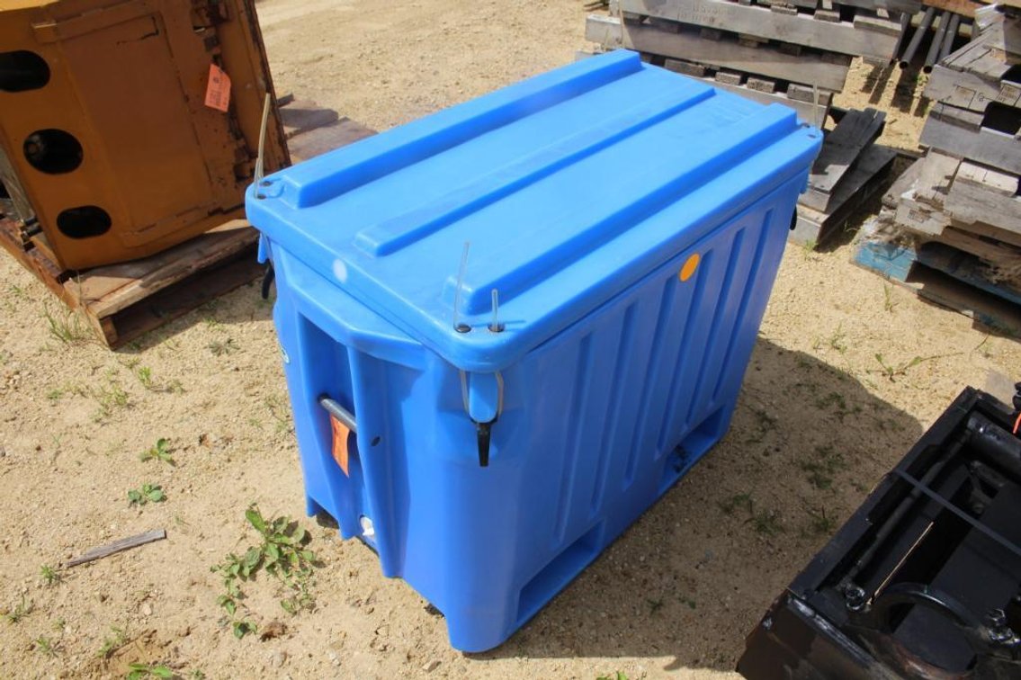 NEW BLUE SAEPLAST INSULATED CONTAINER WITH FORK POCKETS