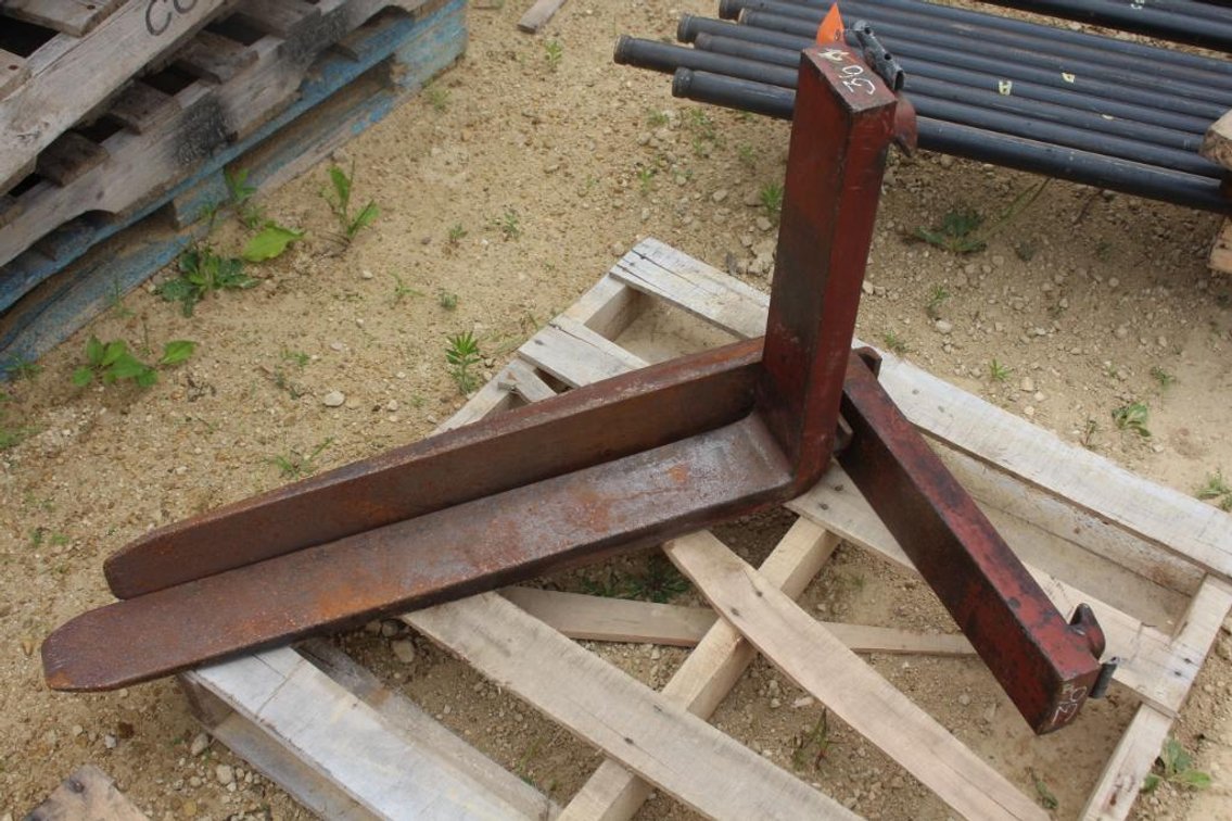 PAIR OF CLASS 2 FORKLIFT TINES