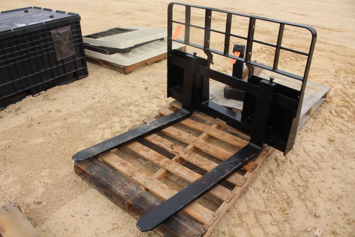 SKID STEER MOUNT BACK PLATE WITH TINES AND WALK THROUGH BACK REST