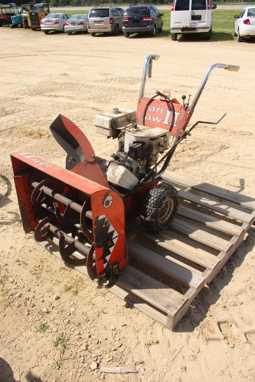 JARI JAW 2 TWO STAGE SNOW BLOWER WITH TIRE CHAINS