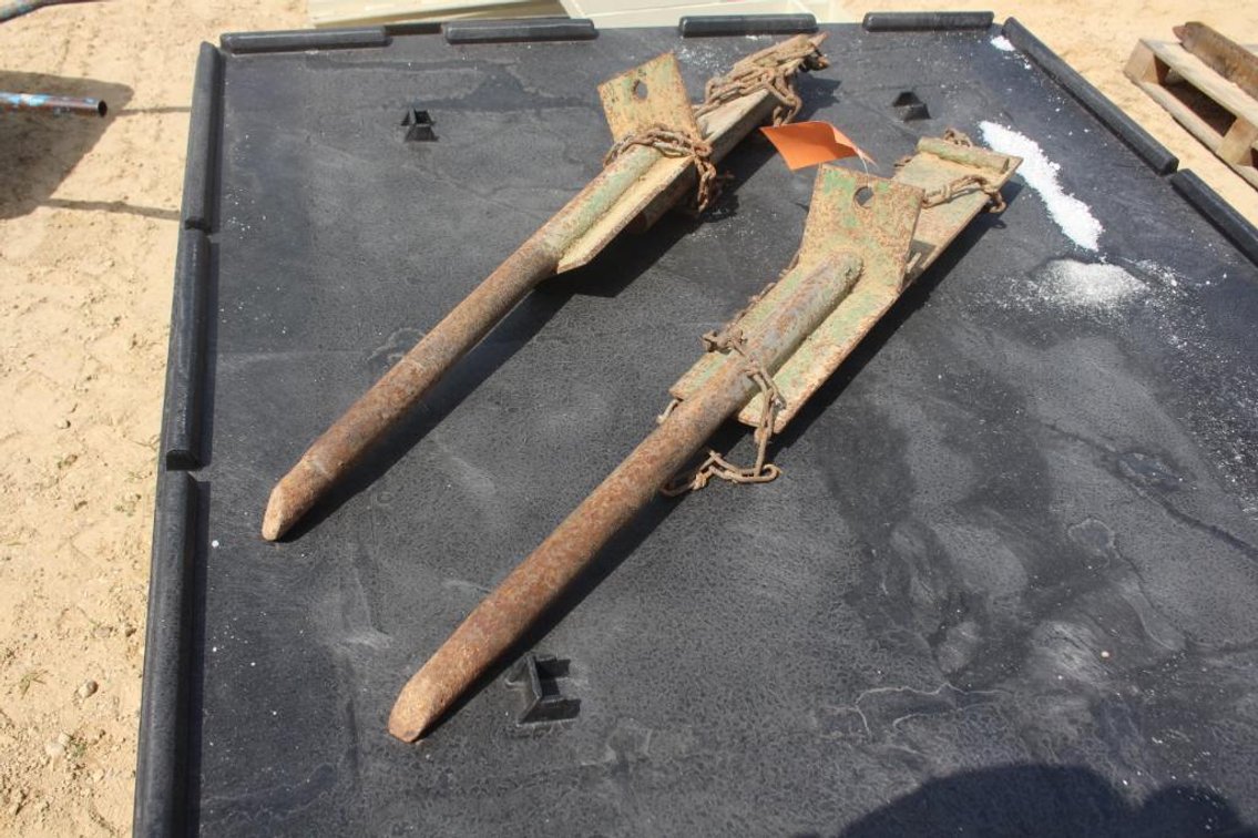 PAIR OF BUCKET ATTACHMENT SPEARS