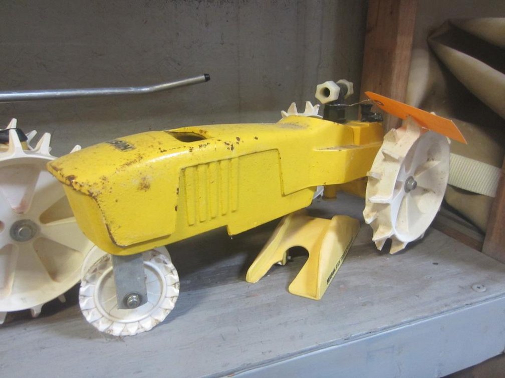 Traveling Water Sprinkler (LD)
