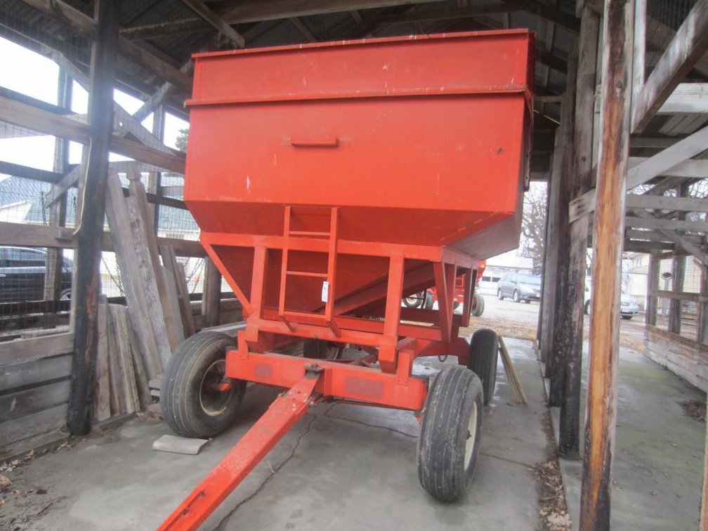 Kory Gravity Box with Model 6072 Running Gear and Extendable Hitch