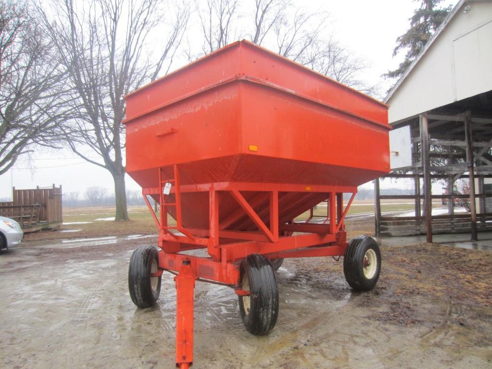 Kory Gravity Box with Model 6072 Running Gear and Extendable Hitch