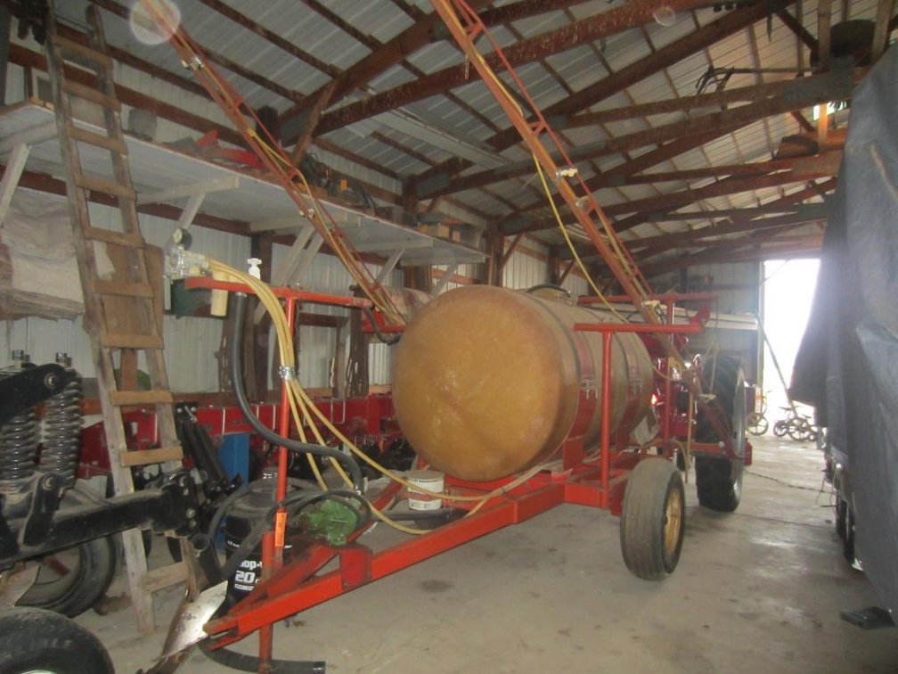 40' Farmrite 500 Gallon Sprayer, Rotary Pump, All Hoses and Lines Appear Good, with Selector