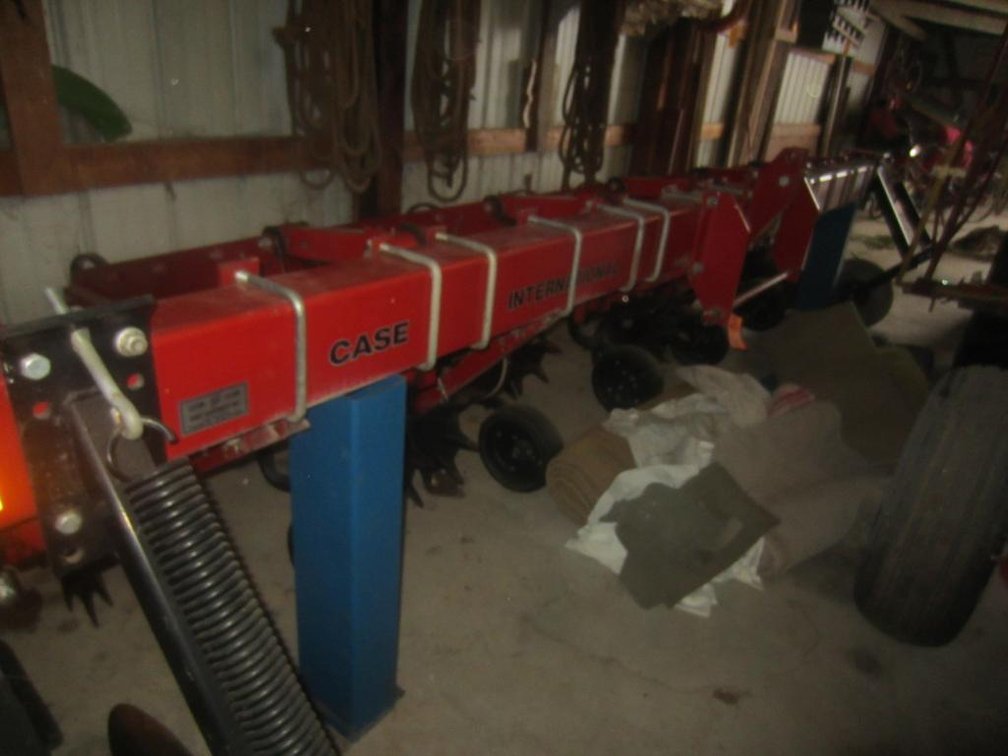 Case International 1830 Vibra-Till, Rolling Shields, Gage Wheels, Spring Shovels